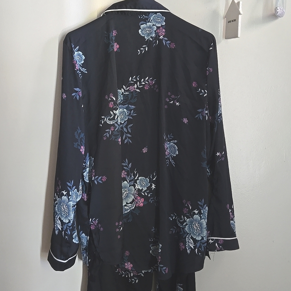 Loft Floral Black Pajama Set - Picture 7 of 11